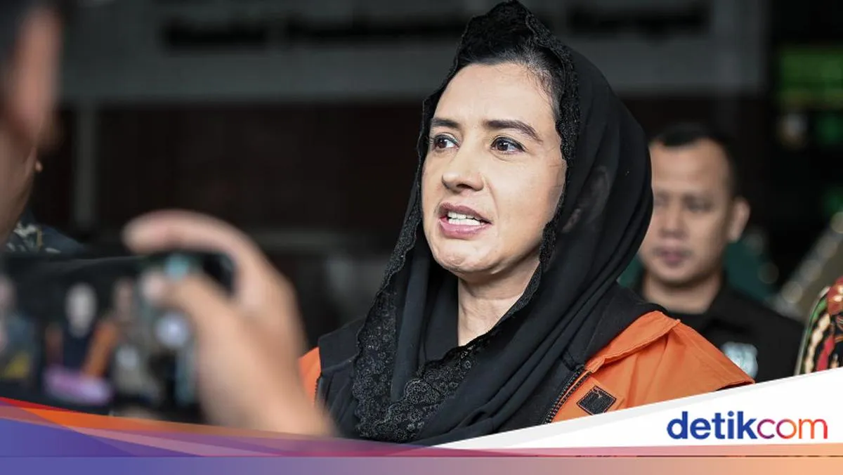Jam yang Menghias Langkah di Ampas Waras